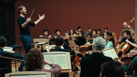 EN FANFARE