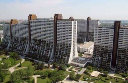 HÄUSER FÜR MENSCHEN