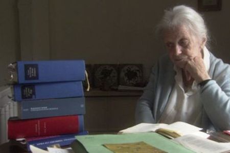 DIE FRAU MIT DEN 5 ELEFANTEN